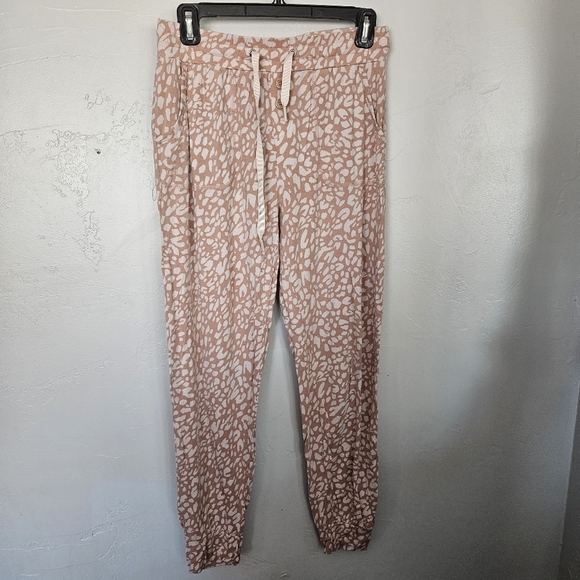 LATES by Kate Women's Medium Salmon Tan Pink Leopard Patterned Lounge Set PJs - Picture 4 of 8